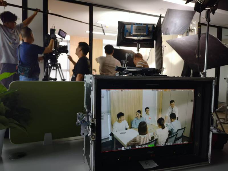 沙洋县TVC拍摄公司：科技产品视觉化大师，诠释未来感与功能美学